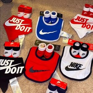 Nike 2 piece bib set